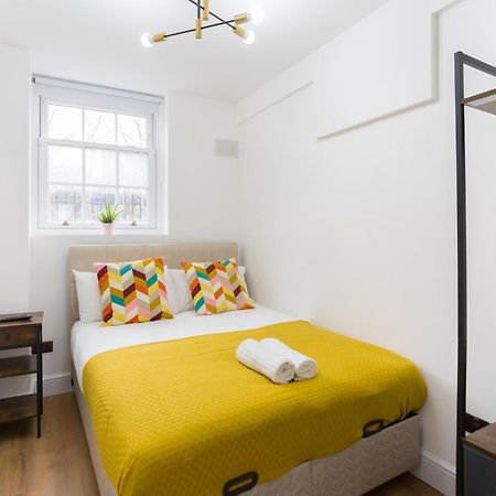 City Centre One Bedroom Apartment Next To Station, Newly Renovated Лондон Экстерьер фото