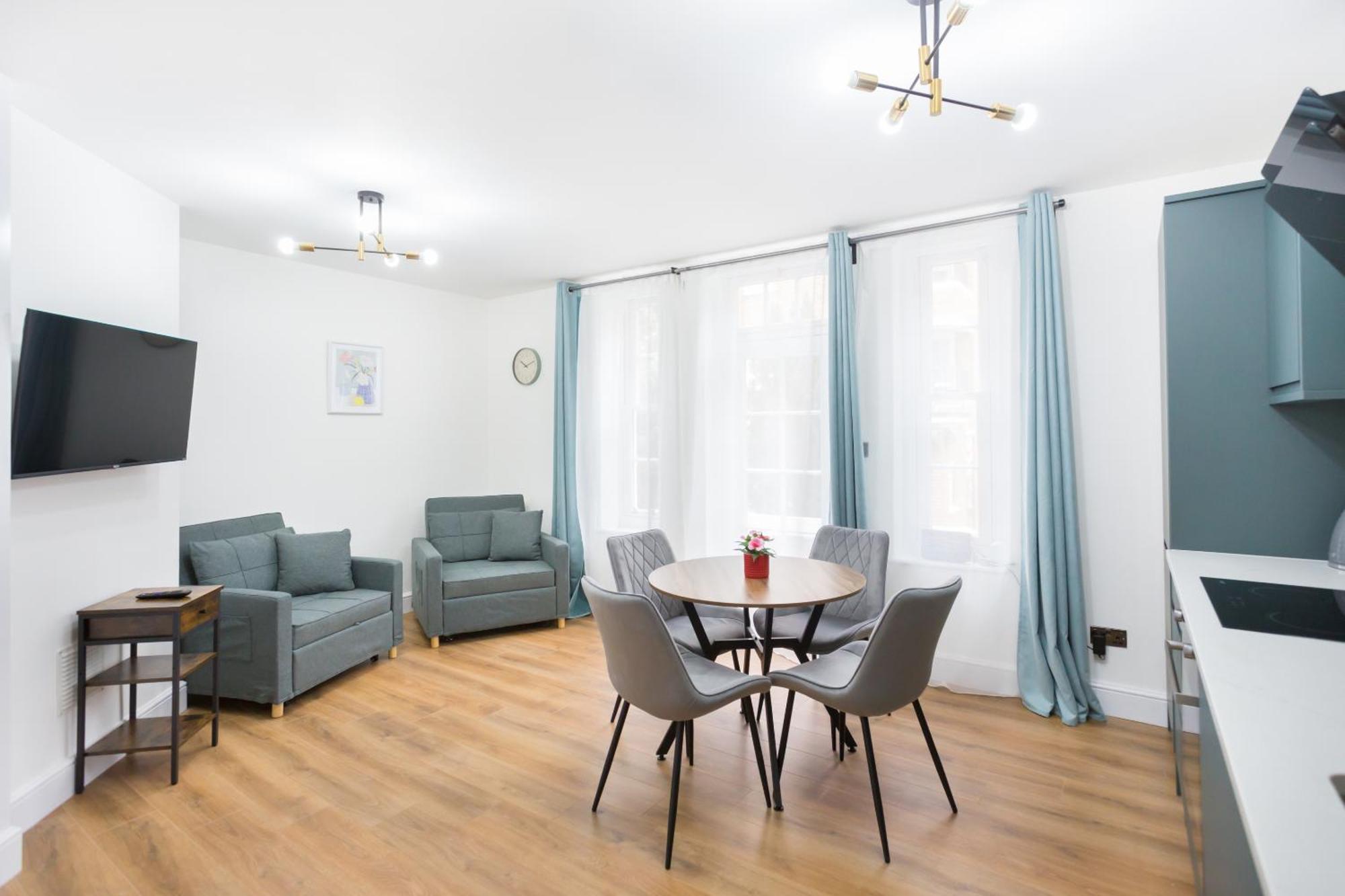 City Centre One Bedroom Apartment Next To Station, Newly Renovated Лондон Экстерьер фото